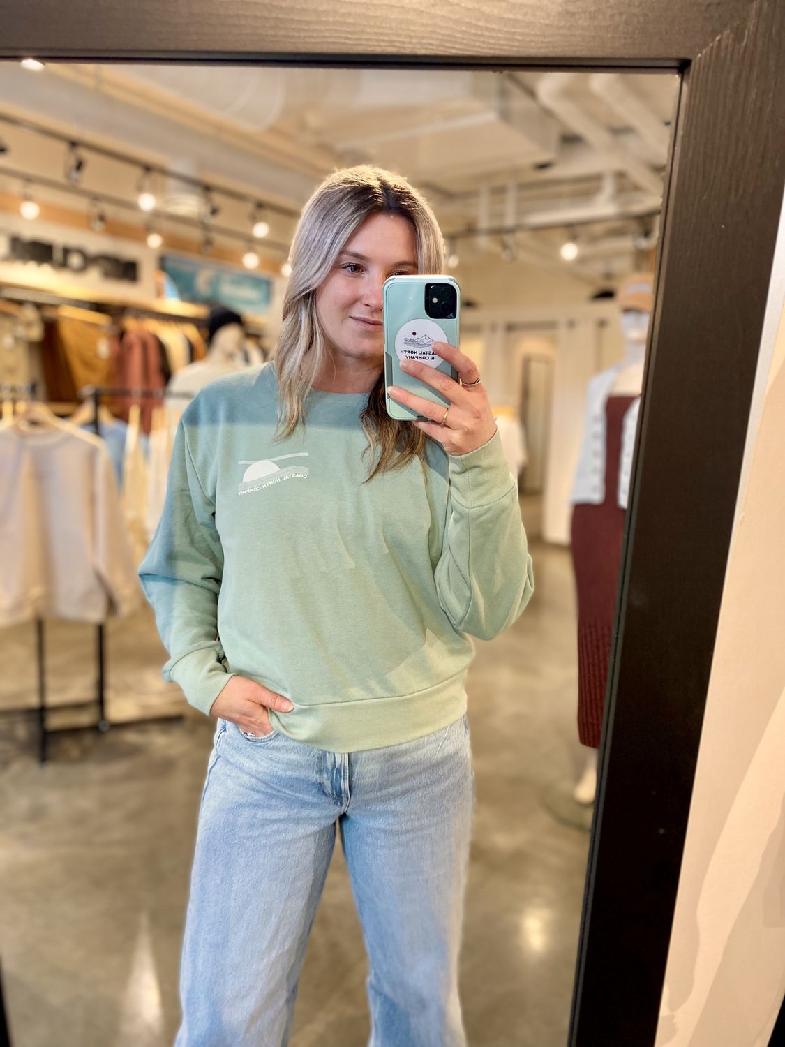 Coastal Women&#39;s Crewneck