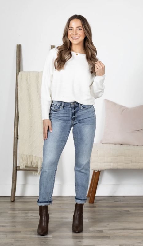 Judy Blue Mid Rise Boyfriend Fit Non- Destroy