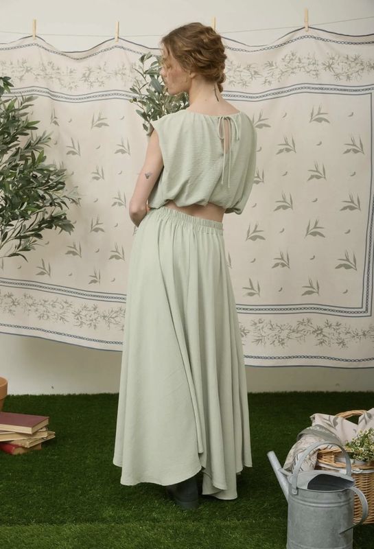Box Pleated Midi Skirt with Balloon Crop Top