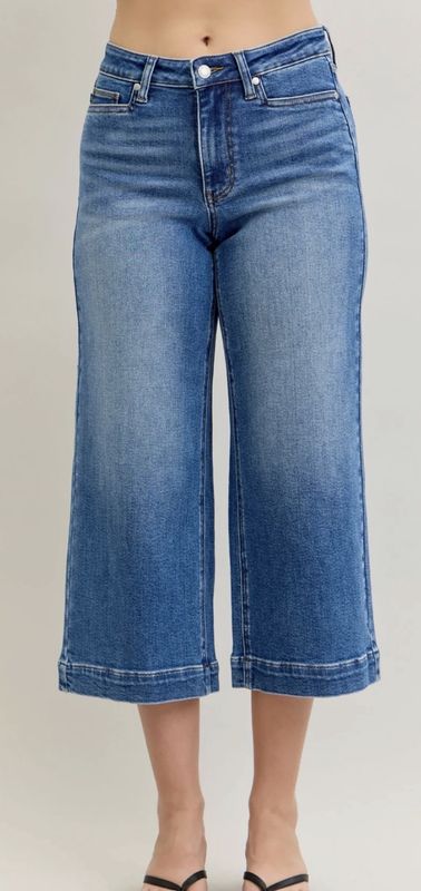 Judy Blue Mid Rise Wide CRop Vintage Pockets &amp; Wide Hem