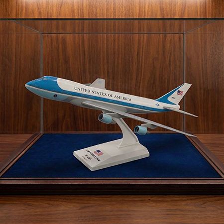 Air Force One VC-25A Boeing 747-200 Presidential Desk Model, 1:250 Scale