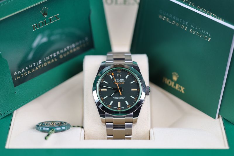 Rolex Milgauss Schwarz  - 2023