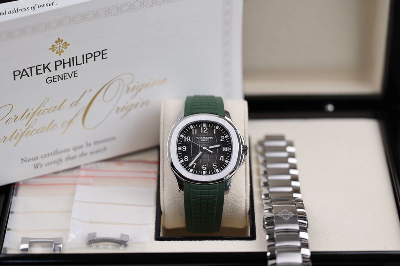 Patek Philippe Aquanaut Stahl (inkl. grünes Band)- 2022 Patek Philippe Aquanaut Stahl (inkl. grünes Band)- 2022