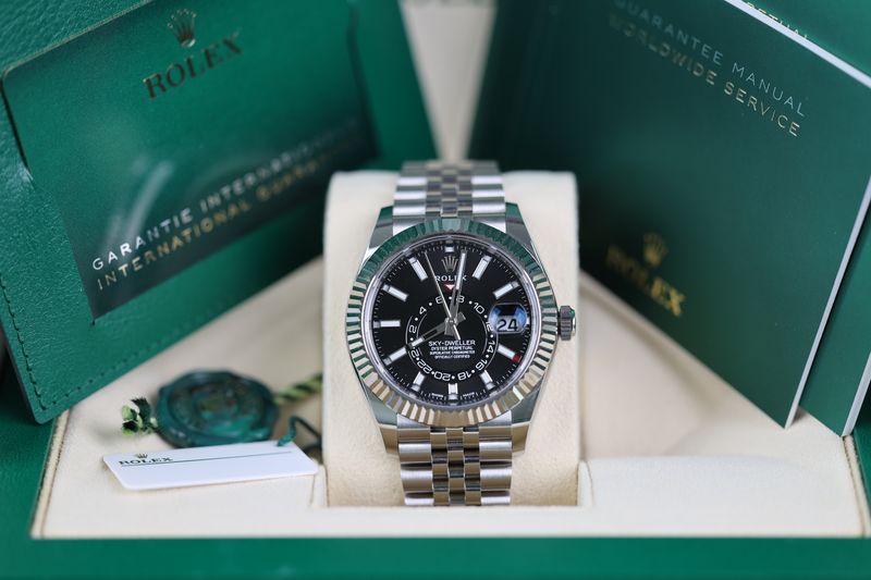 Rolex Sky-Dweller Schwarz - 2021