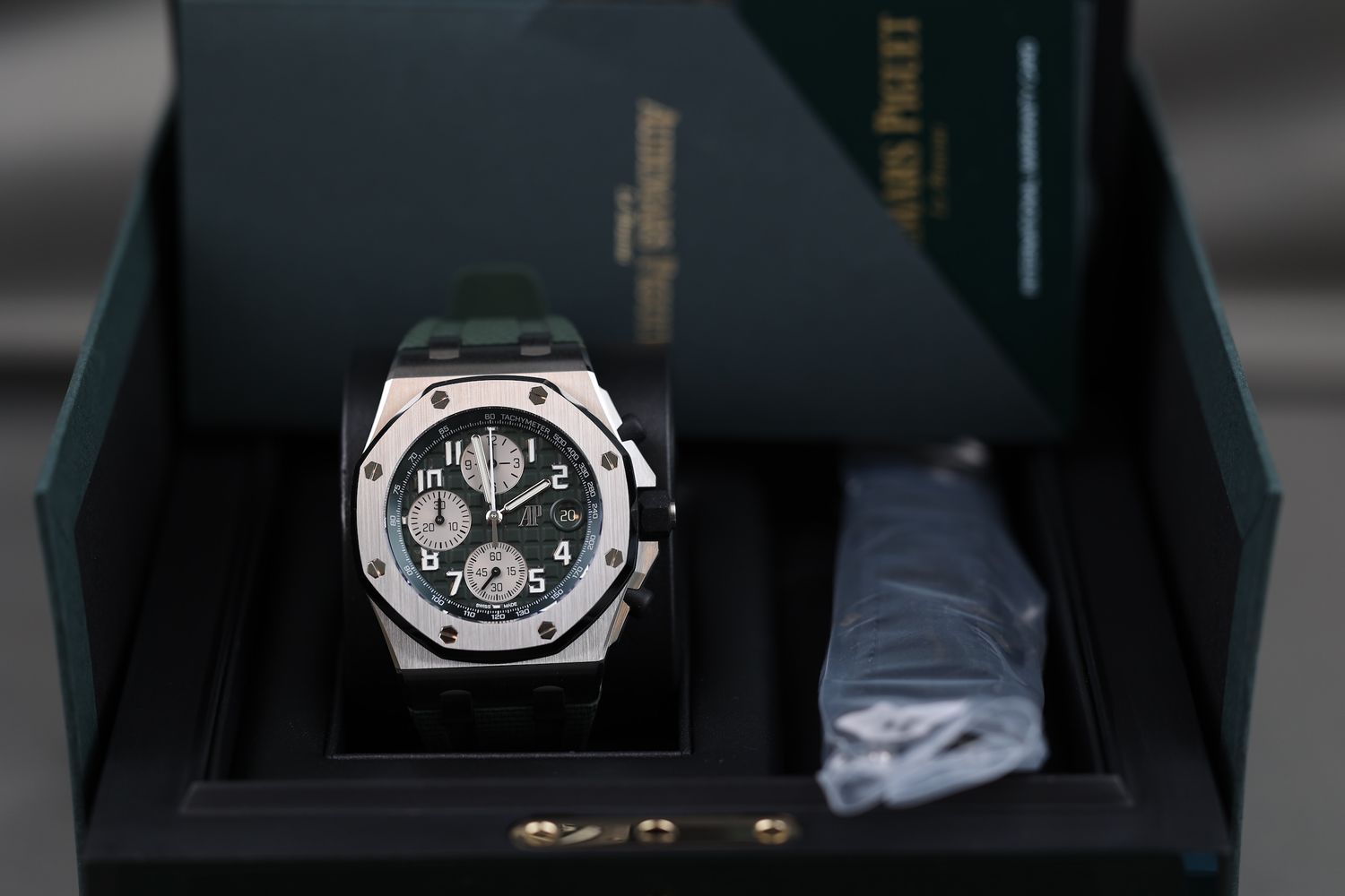Audemars Piguet Royal Oak Offshore Chronograph Titan Grün - 2023