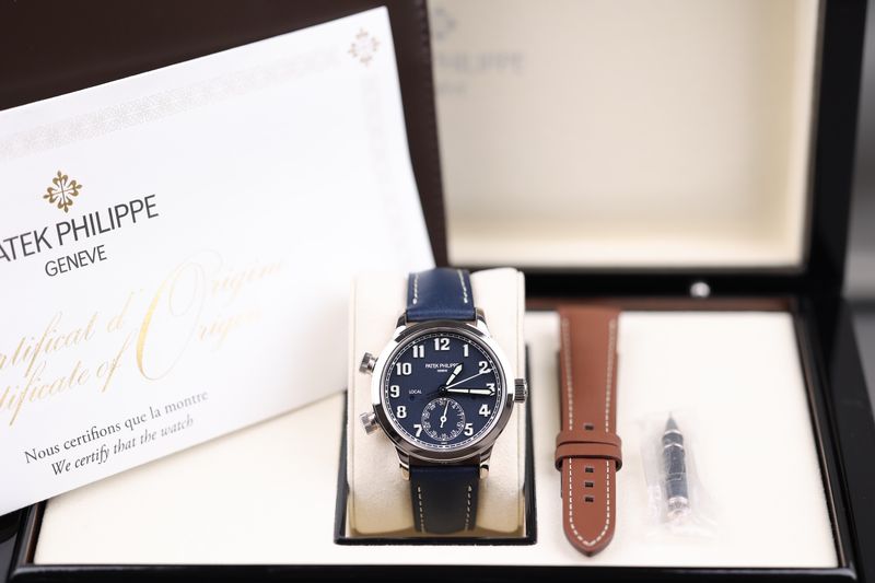 Patek Philippe Calatrava Pilot Travel Time Blau - 2023