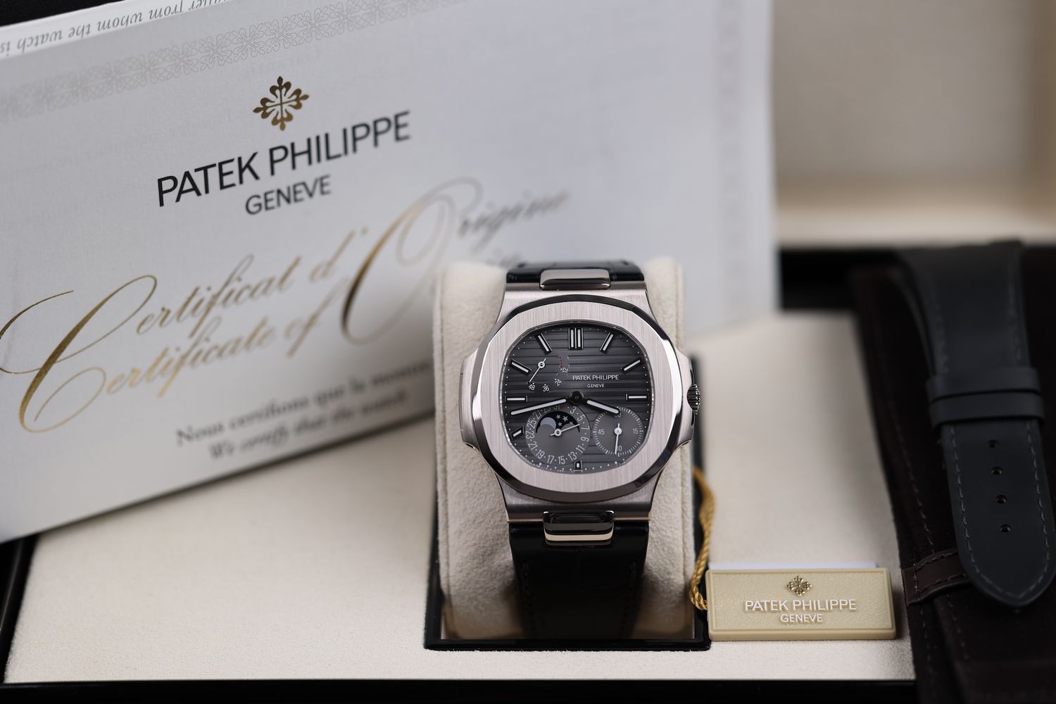 Patek Philippe Nautilus Weißgold 5712G - 2023 Patek Philippe Nautilus Weißgold 5712G - 2023