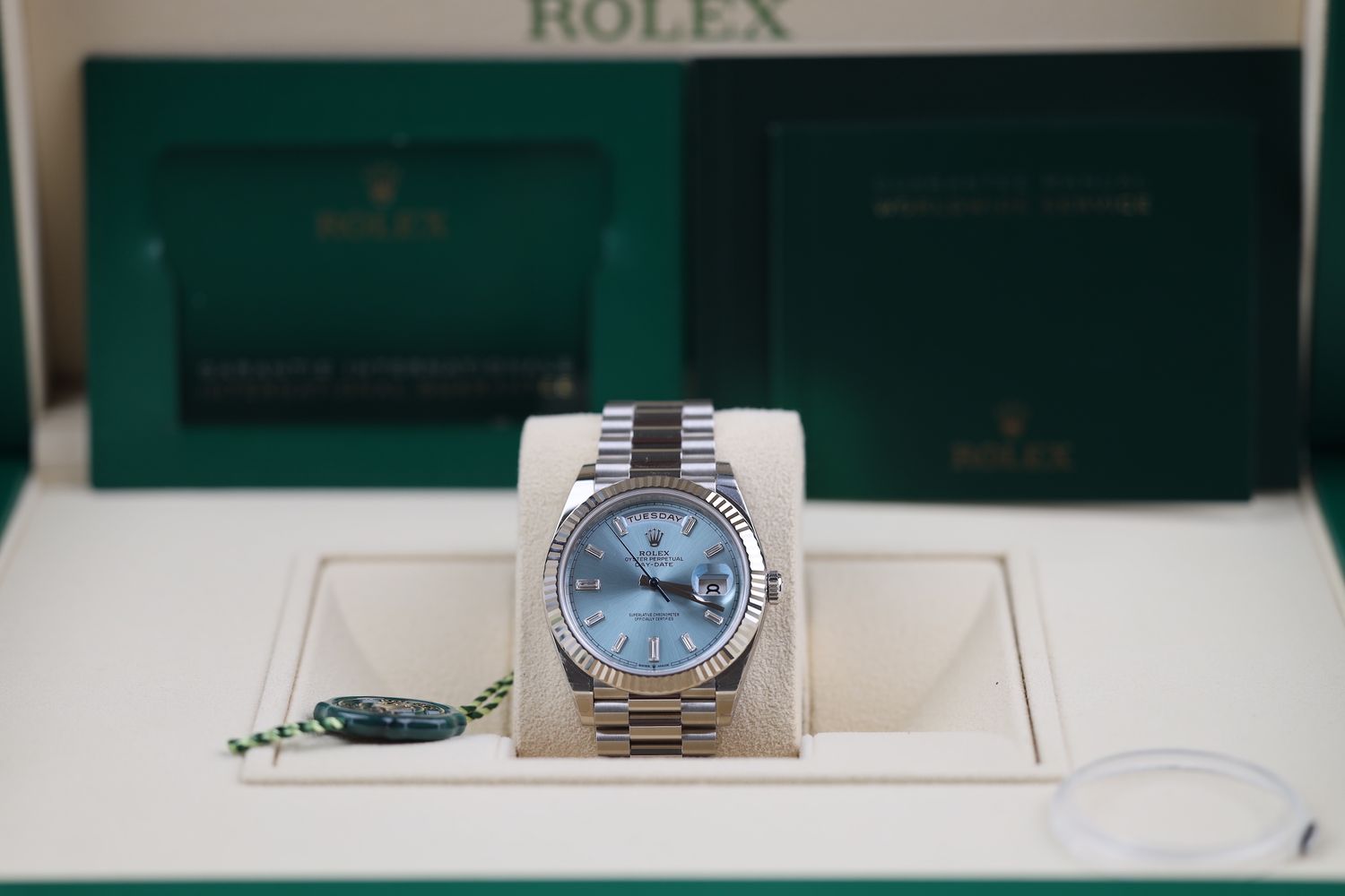 Rolex Day-Date 40 Platin Ice Blue Baguette DIA Dial  - 11/2025