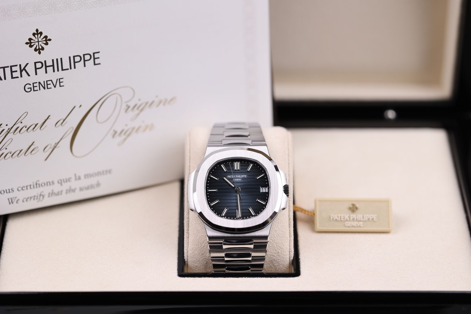 Patek Philippe Nautilus 5711 Blau (330-Calibre) - 2020 Patek Philippe Nautilus 5711 Blau (330-Calibre) - 2020
