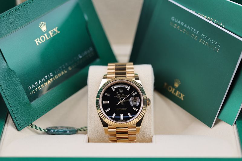 Rolex Day-Date 40 Gelbgold Onyx Baguette DIA Dial - 2024