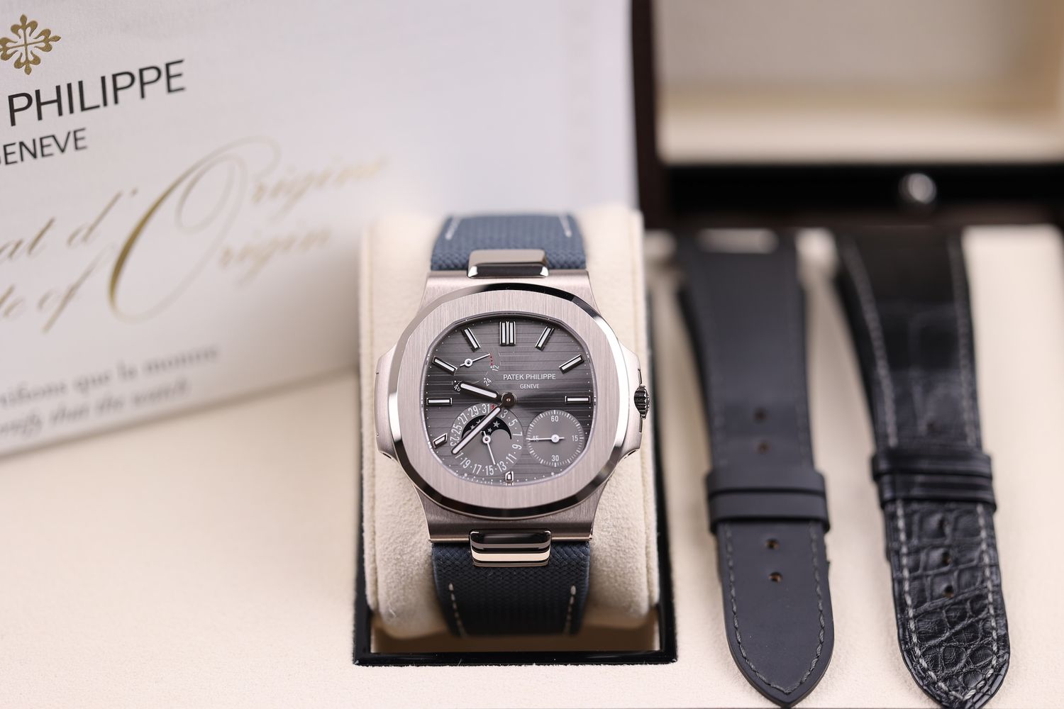 Patek Philippe Nautilus 5712G - 2021 (am Kalbsleder Blue Denim-Band)