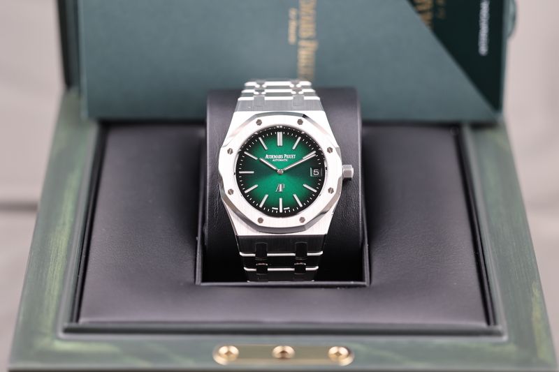 Audemars Piguet Royal Oak Jumbo 'Extra Thin' 16202 platinum 50th Anniversary - 2022