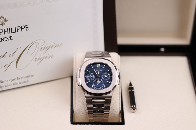 Patek Philippe Nautilus 5740 - 2021 Patek Philippe Nautilus 5740 - 2021