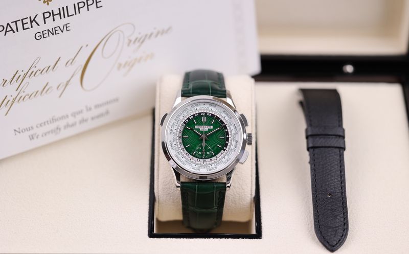 Patek Philippe World Time Chronograph Platin Grün - 2022