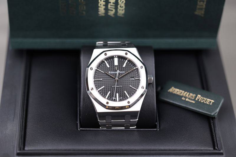Audemars Piguet Royal Oak 15400 Schwarz - 2017