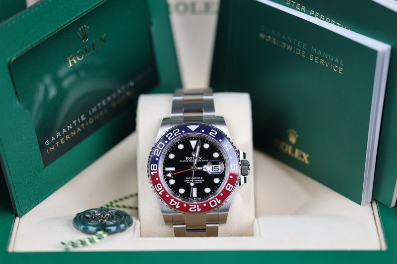 Rolex GMT-Master II Pepsi Oyster - 2024