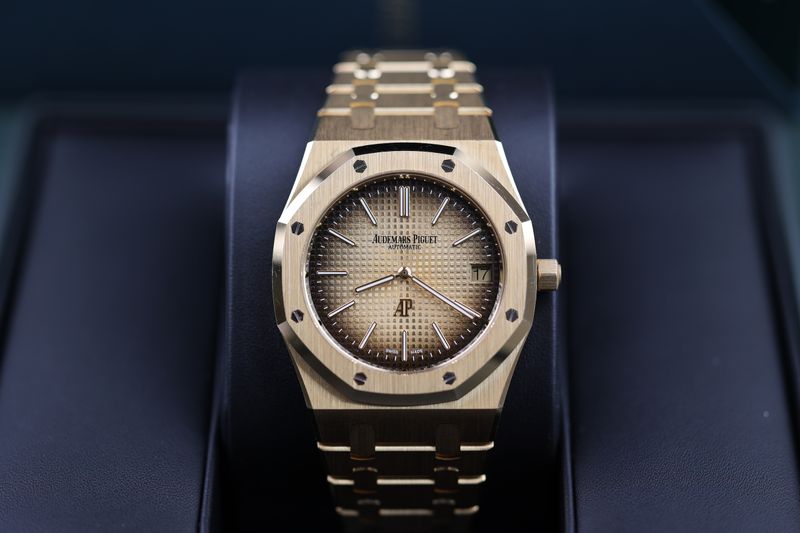 Audemars Piguet Royal Oak Jumbo Extra-Thin Gelbgold - 2024