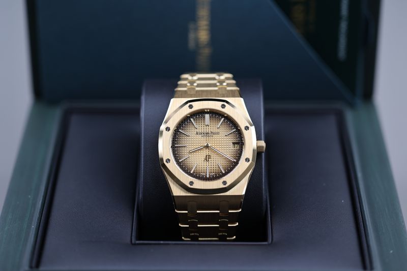 Audemars Piguet Royal Oak Jumbo Extra-Thin Gelbgold - 2024