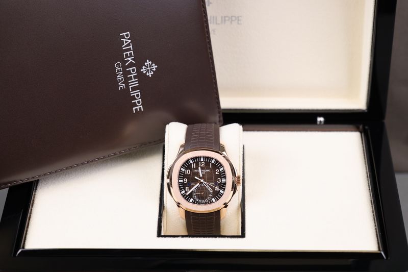 Patek Philippe Aquanaut Travel Time Roségold - 2023 Patek Philippe Aquanaut Travel Time Roségold - 2023
