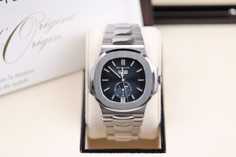 Patek Philippe Nautilus Annual Calendar 5726 Blau - 2019