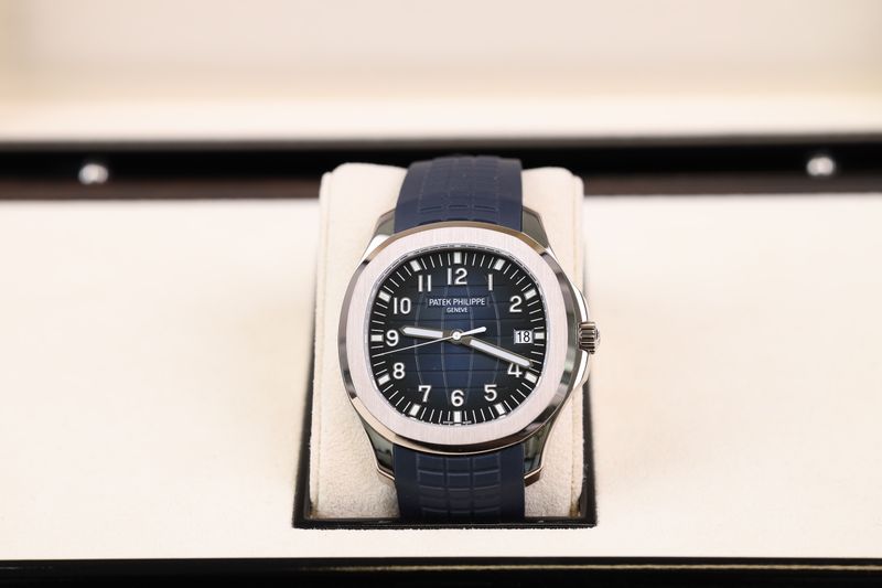 Patek Philippe Aquanaut Weißgold Blau - 2023