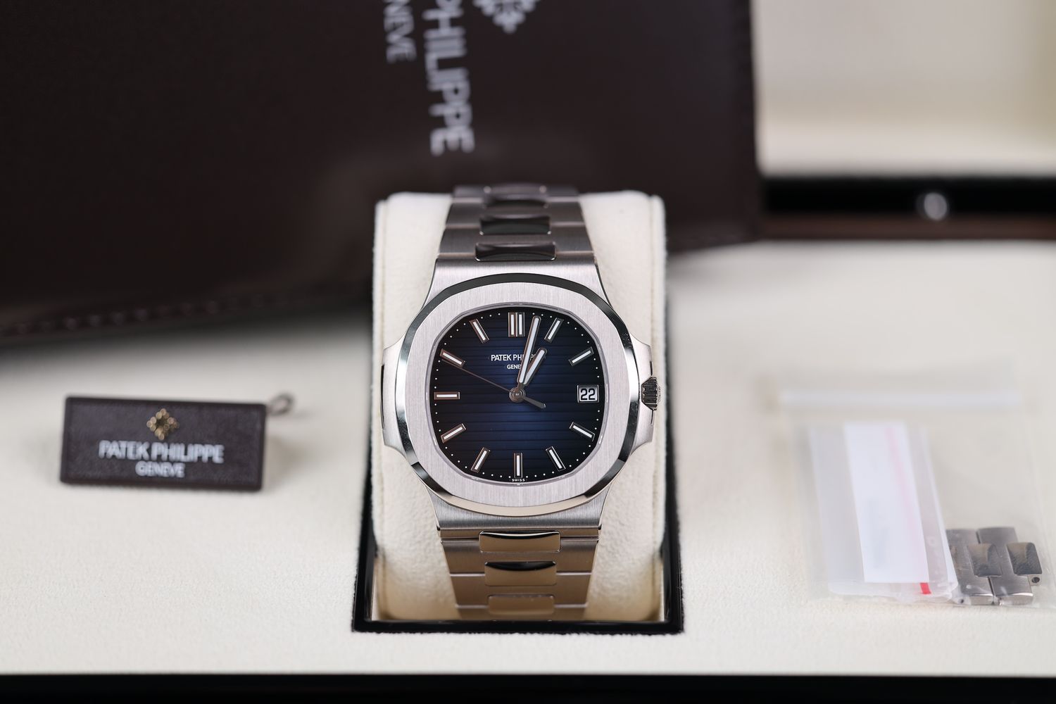 Patek Philippe Nautilus 5811 - 2022