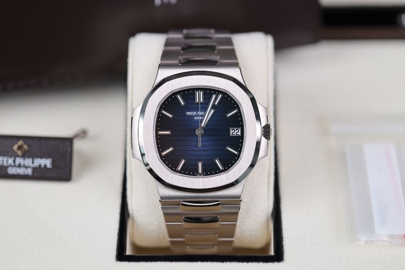 Patek Philippe Nautilus 5811 - 2022