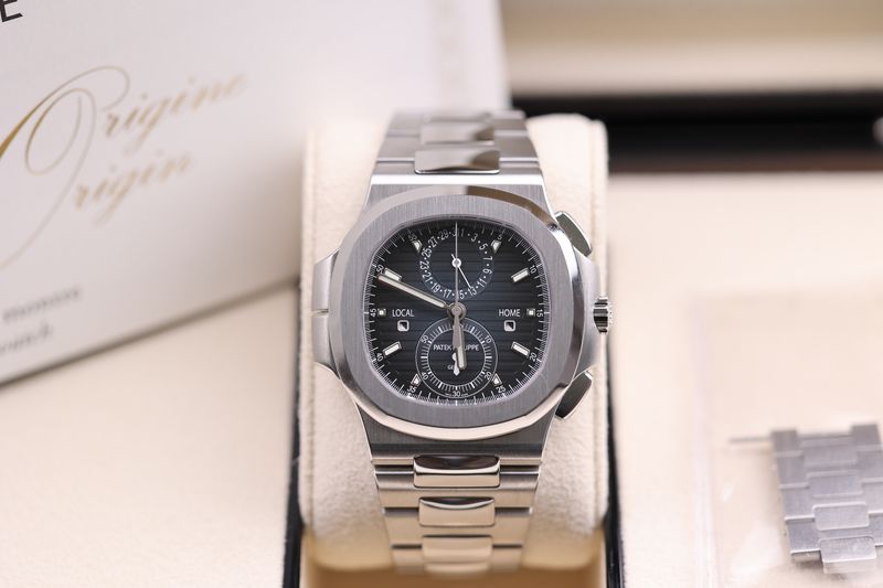 Patek Philippe Nautilus 5990 Travel Time Chrono Blau - 2025