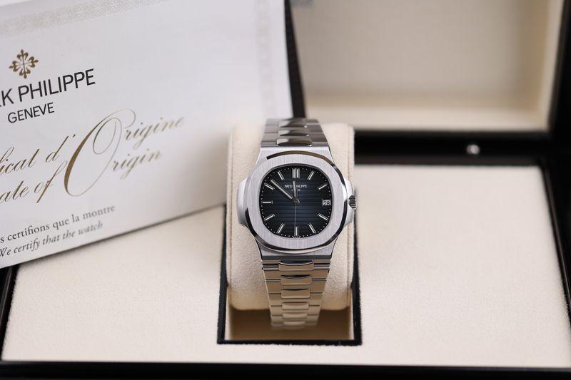 Patek Philippe Nautilus 5711 Blau NOS - 2018 Patek Philippe Nautilus 5711 Blau NOS - 2018