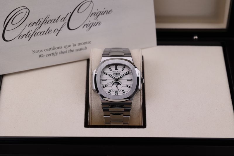 Patek Philippe Nautilus Annual Calendar 5726 Weiß - 2013