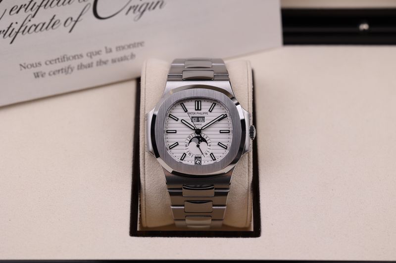 Patek Philippe Nautilus Annual Calendar 5726 Weiß - 2013