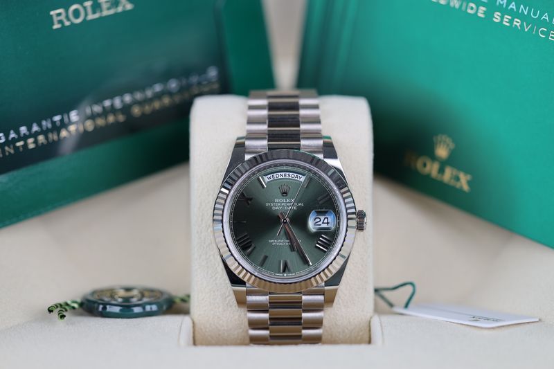 Rolex Day-Date 40 Weißgold Grün Olive - 2021
