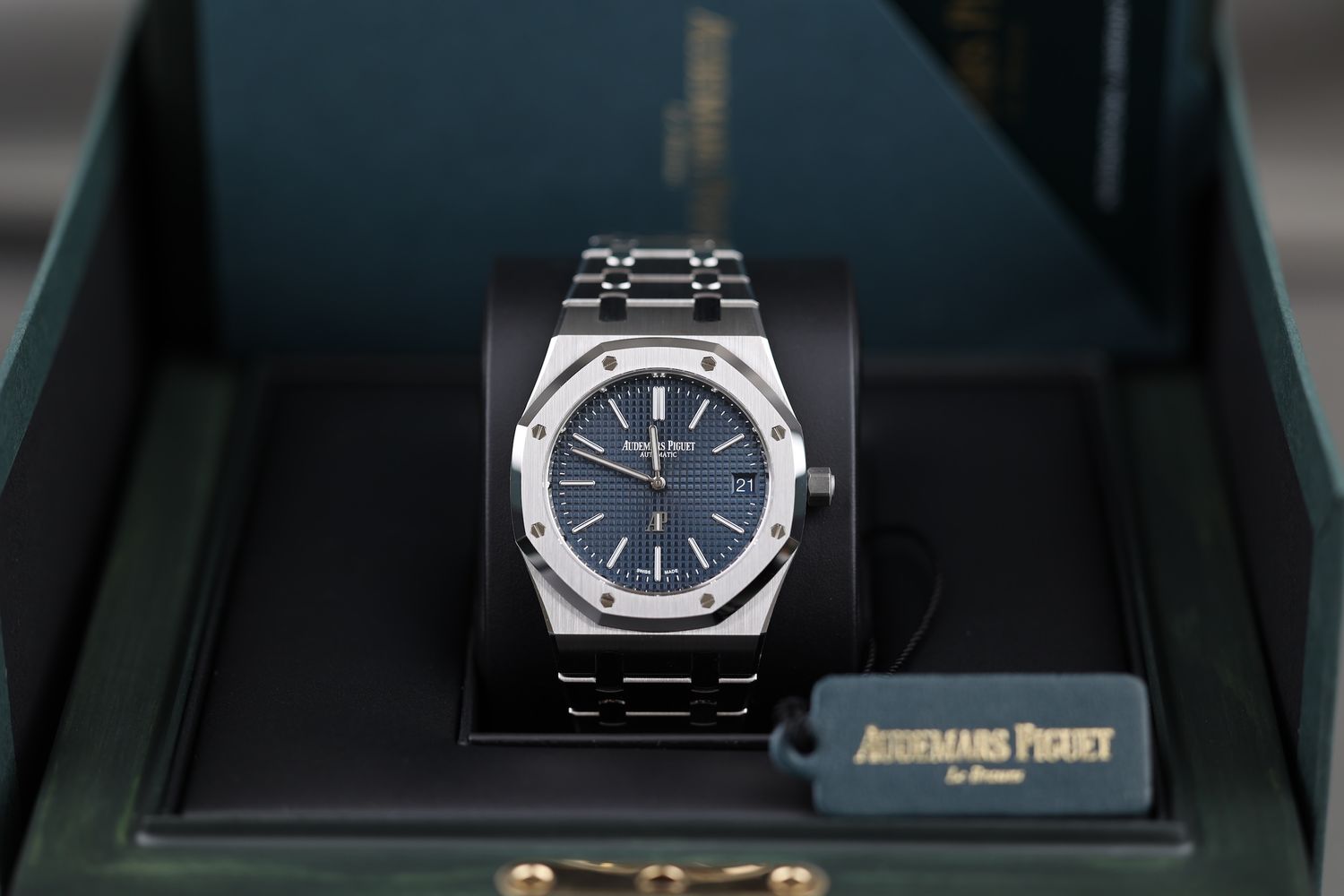 Audemars Piguet Royal Oak Jumbo Extra-Thin - 2024 Audemars Piguet Royal Oak Jumbo Extra-Thin - 2024