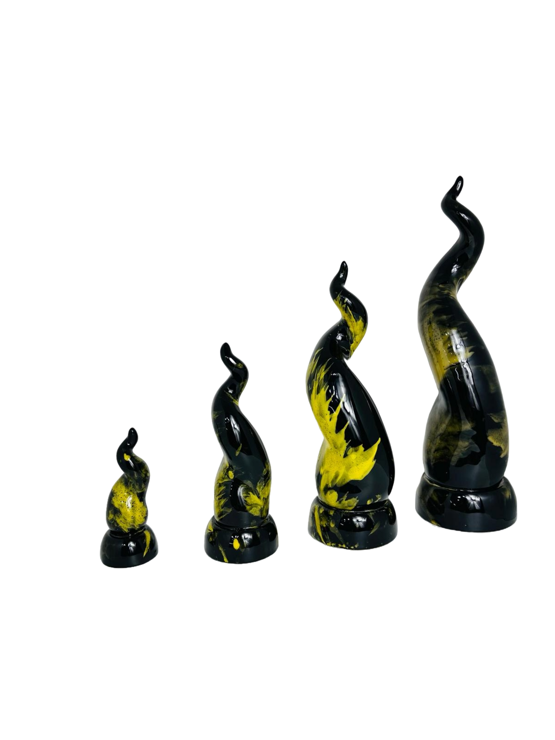 Corno portafortuna in ceramica ,fantasia nero e giallo