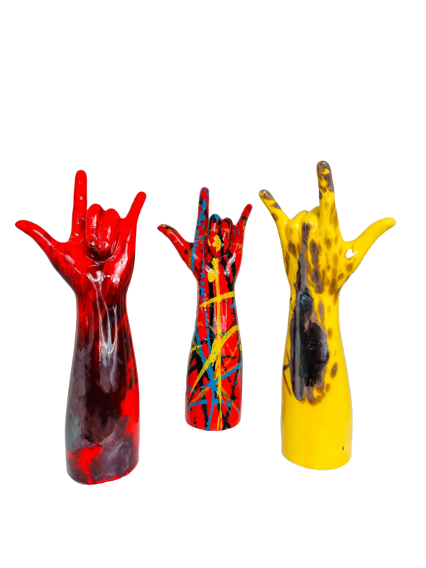Mano corna in ceramica