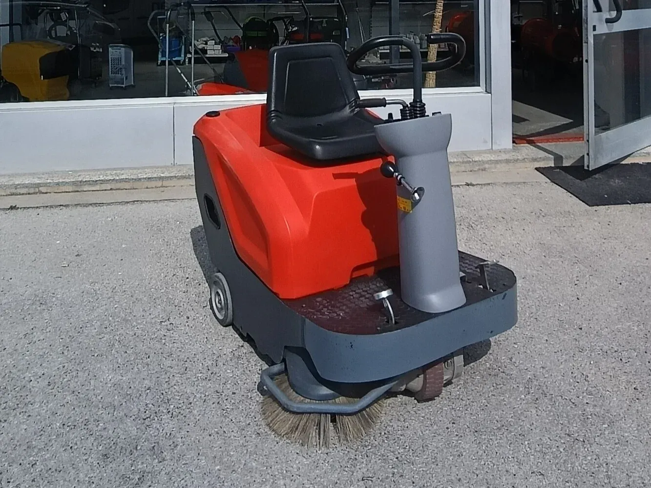 HAKO SWEEPMASTER B800 R