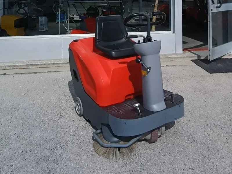 HAKO SWEEPMASTER B800 R