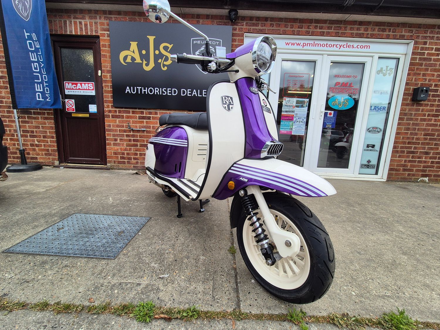 Royal Alloy GP125 SE - Purple Passion/Ivory