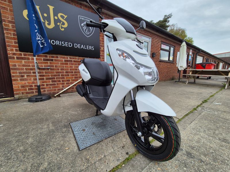 Peugeot Kisbee 50 Active - Gloss White