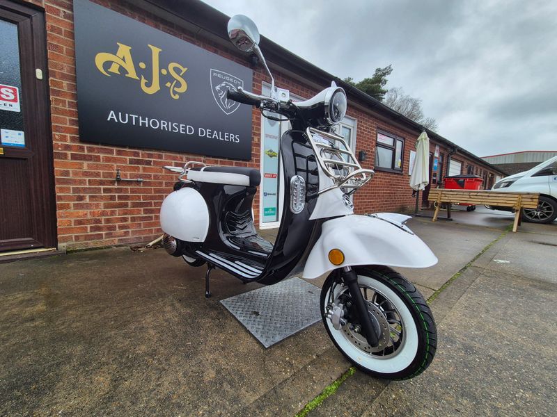 AJS Modena 125 - Black/White