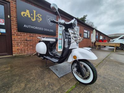 AJS Modena 125 - Black/White