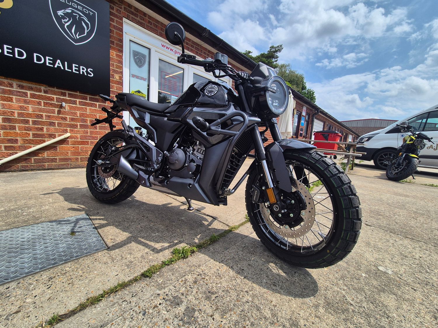 Zontes ZT125-G1 Gloss Black