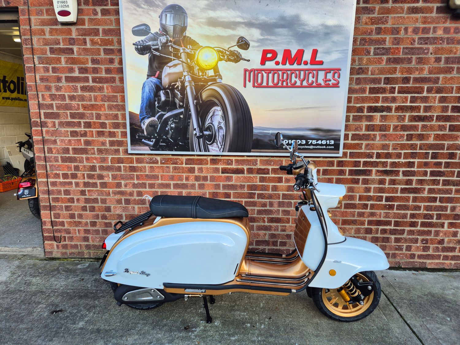 Royal Alloy JPS 125 - White/Gold