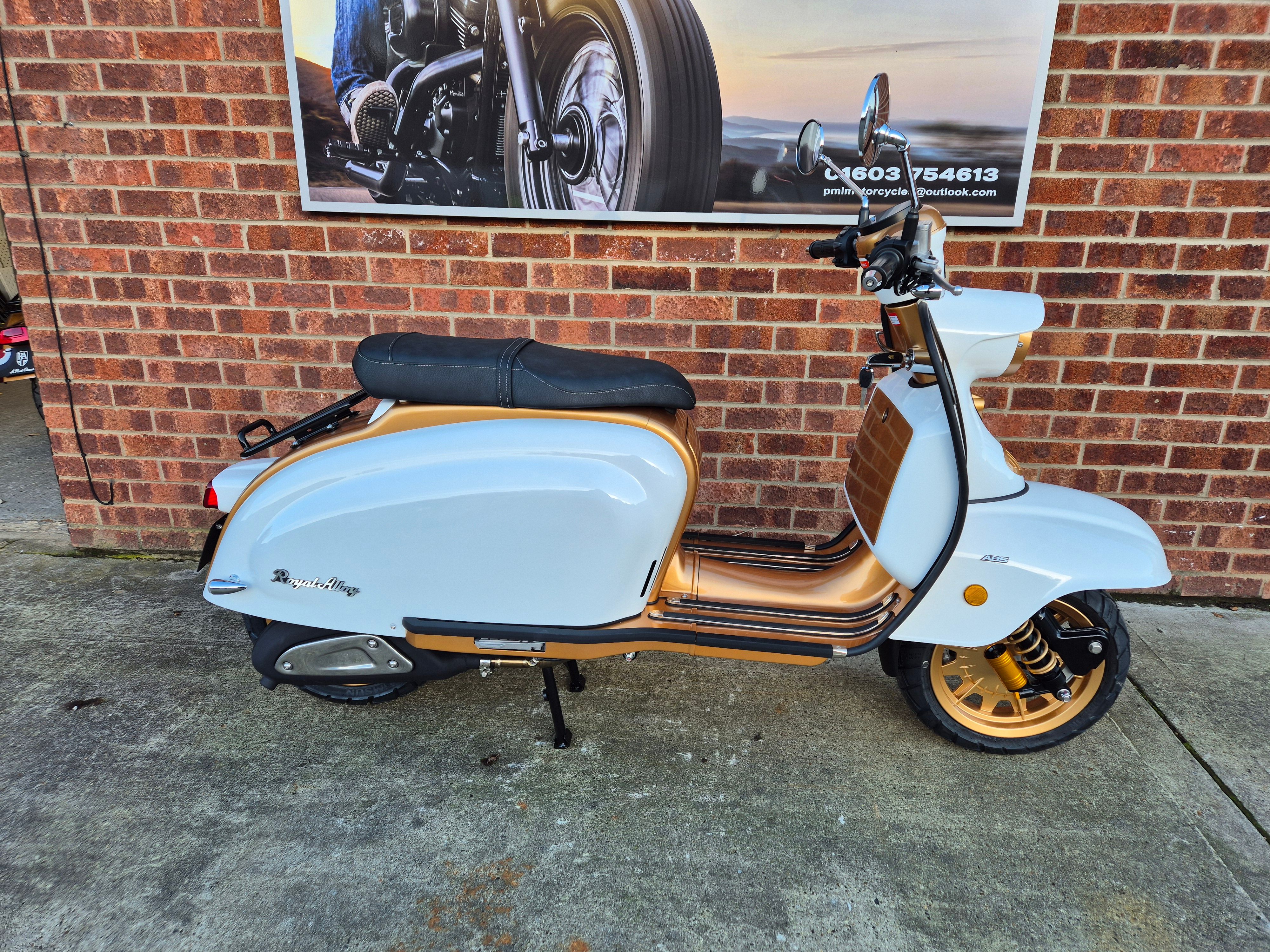 Royal Alloy JPS 125 - White/Gold