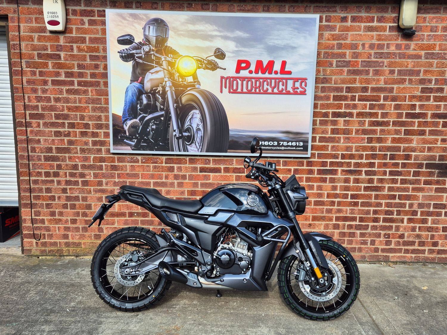 Zontes ZT125-G1 Gloss Black