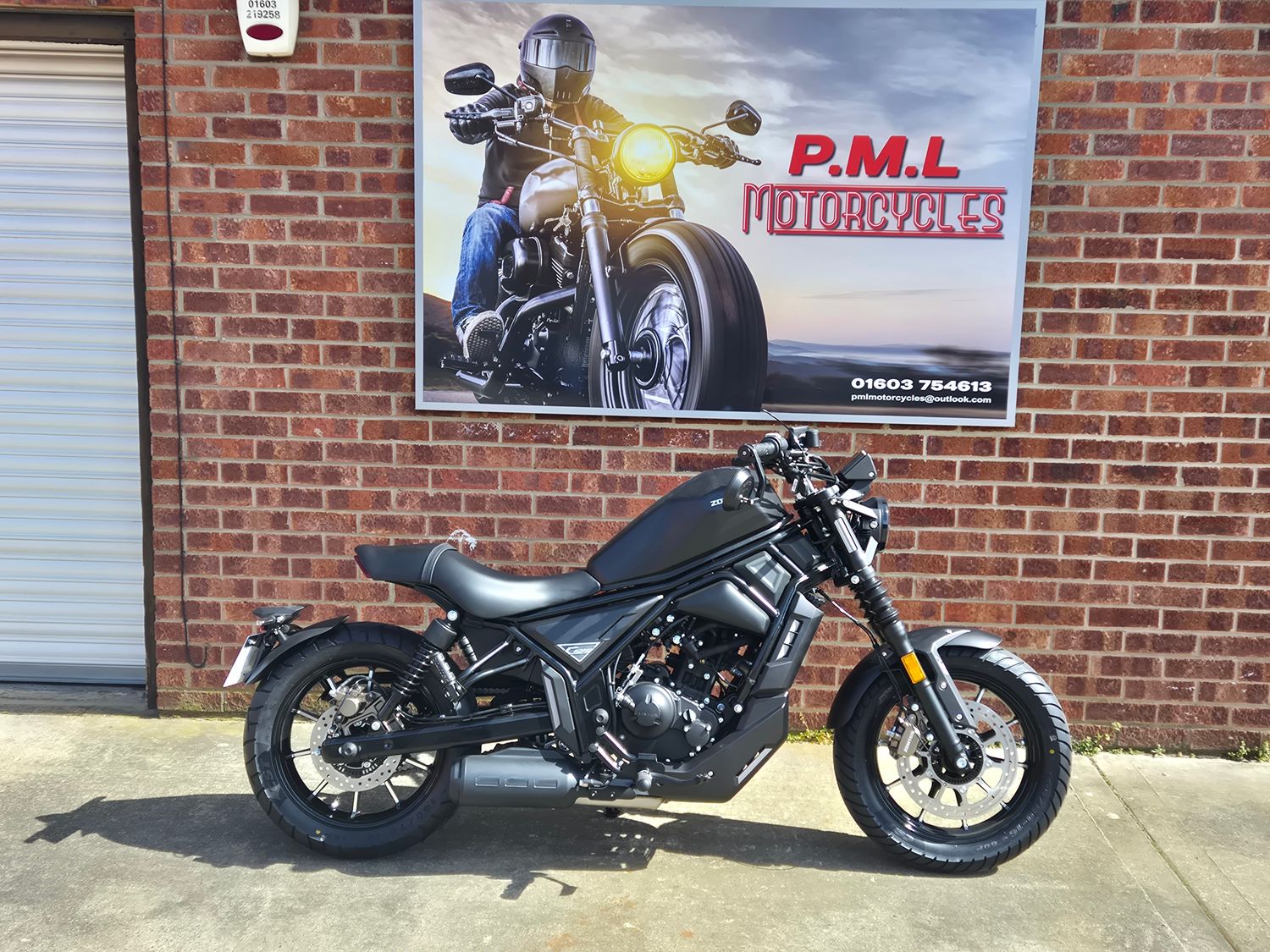 Zontes ZT125-C - Satin Black Zontes ZT125-C - Satin Black