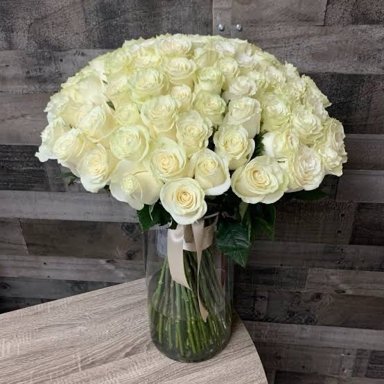 White Roses In Vase 20 -&gt; 150