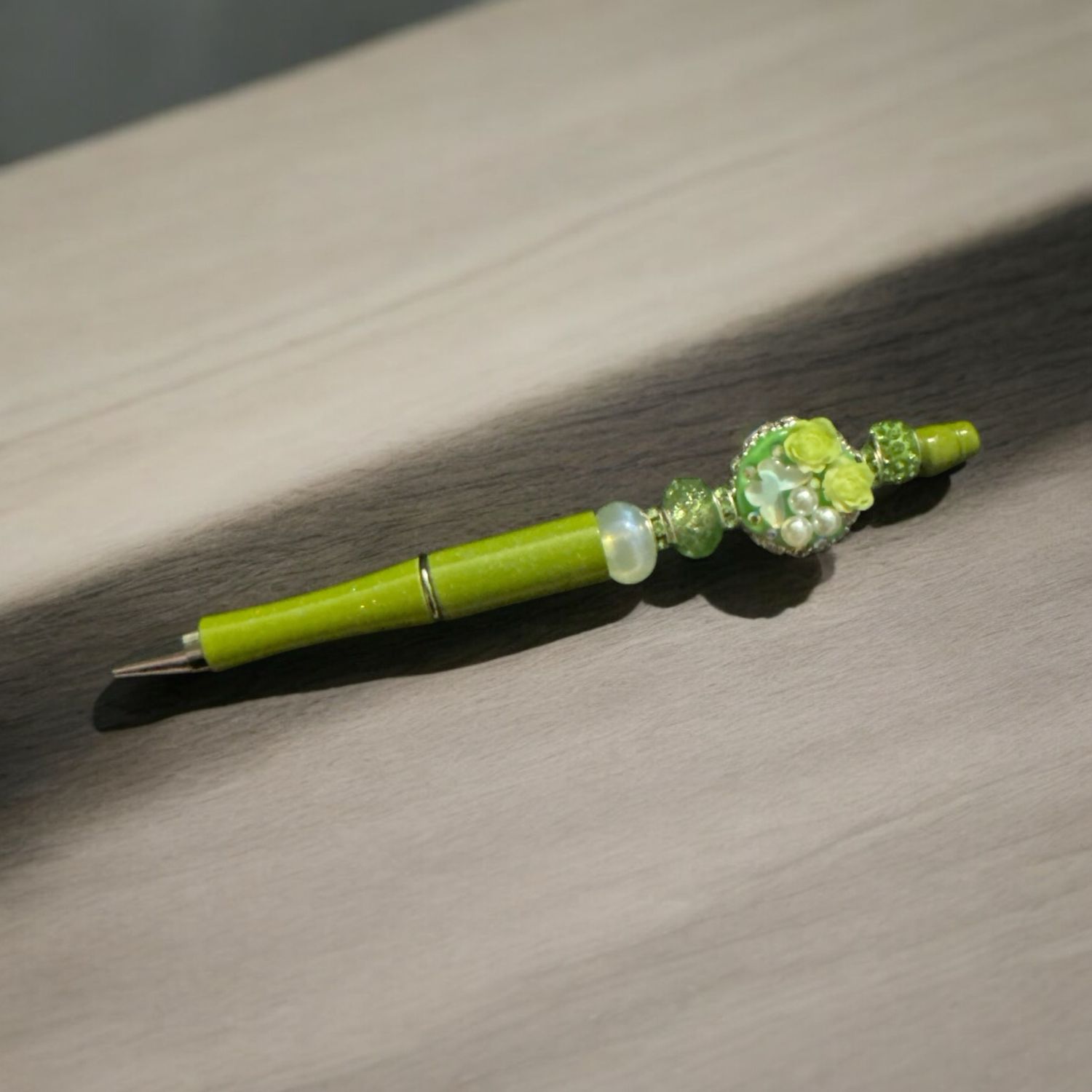 Green flower bunch beaded pen