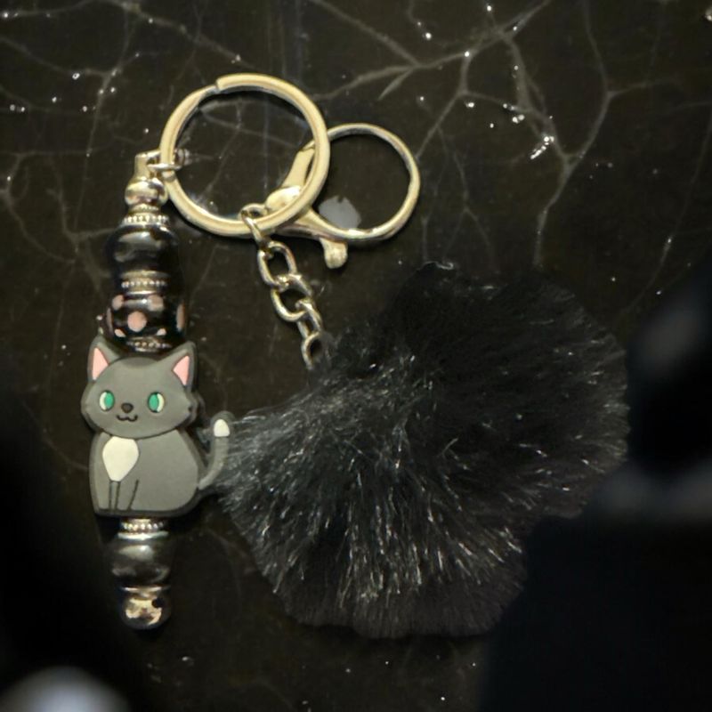 Kitty keyring with poof