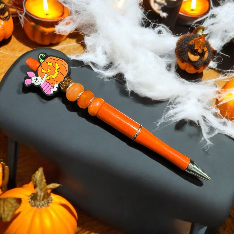 Piggy pumpkin pen